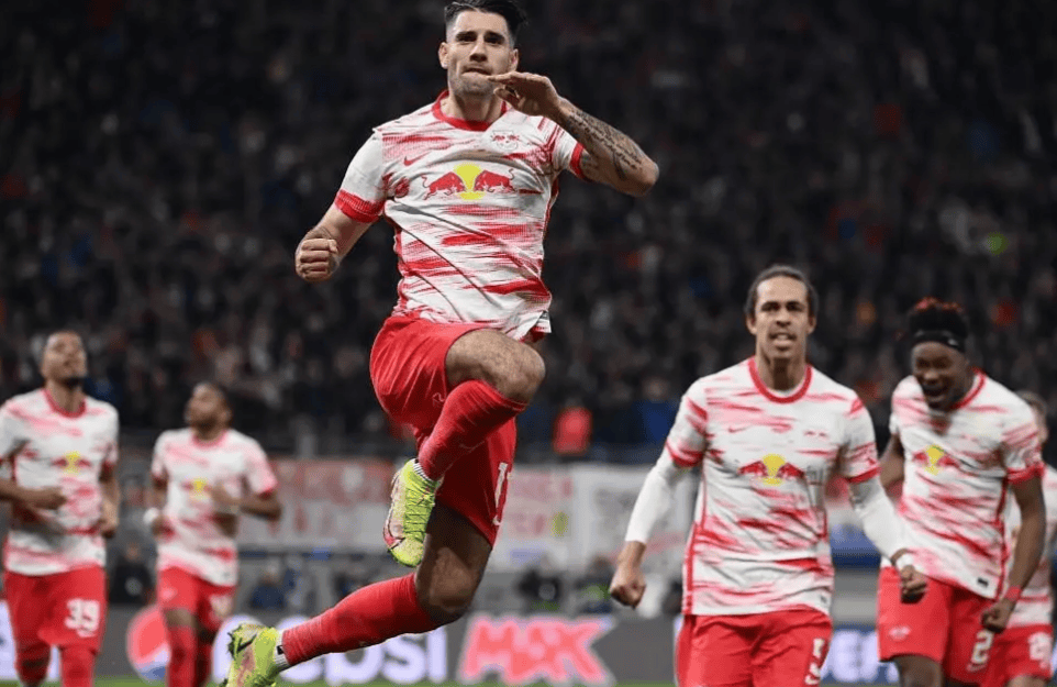 九游体育-赛前体能课后，莱比锡主帅复盘备战英超，球迷炸锅，年轻球员得到机会的简单介绍